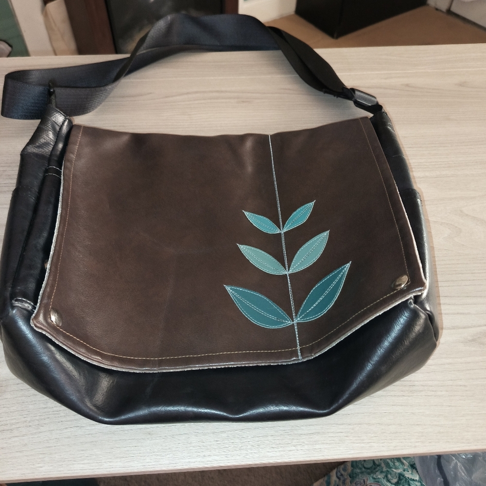 Chickpea Baby Diaper Messenger Bag Blue Flower Crossbody Shoulder Rare 18" Flaws